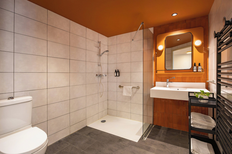 Bathroom 4, Citadines République Paris, Paris