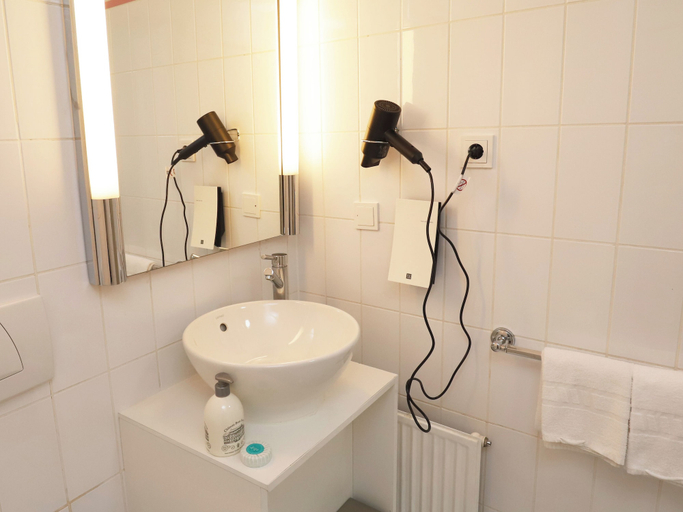 Bathroom 5, Hotel Deutsches Theater Landwehrstraße, München