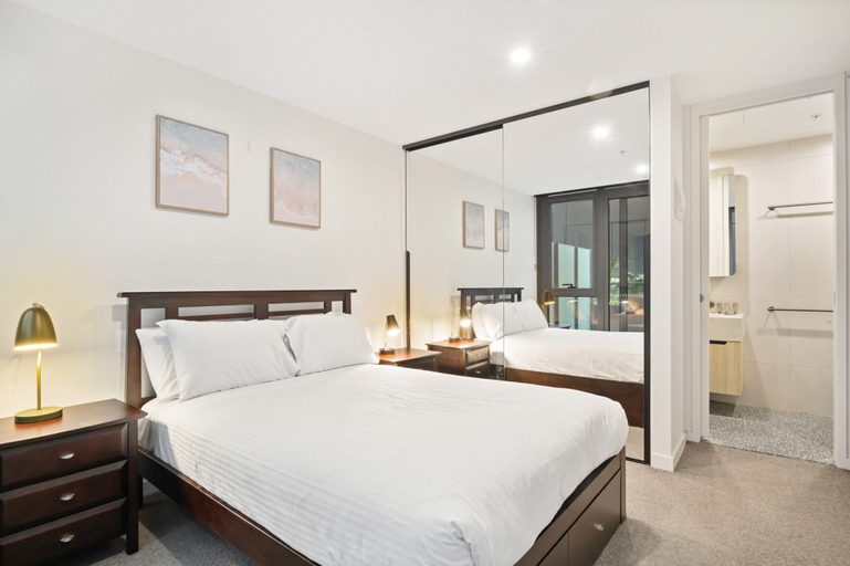Room 4, Bright 2-bed Flat With Cityside Charm, Melbourne