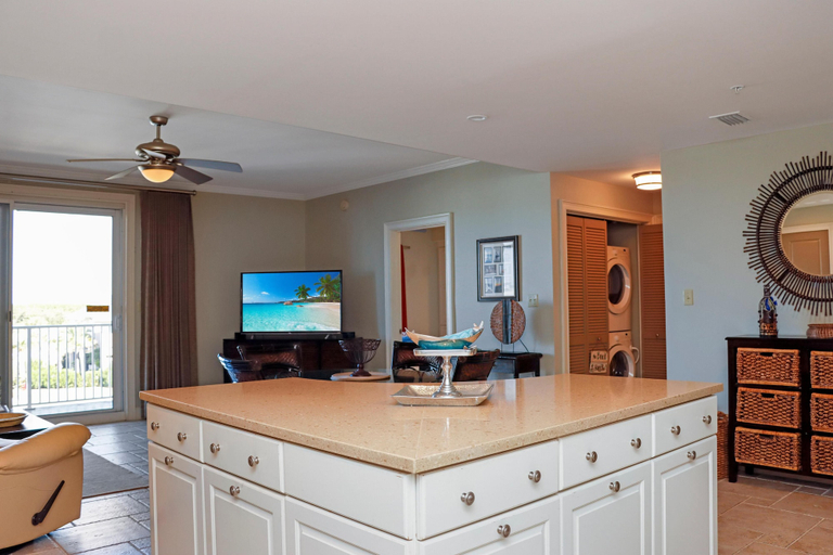 Interior 3, The Villas #302, Bay