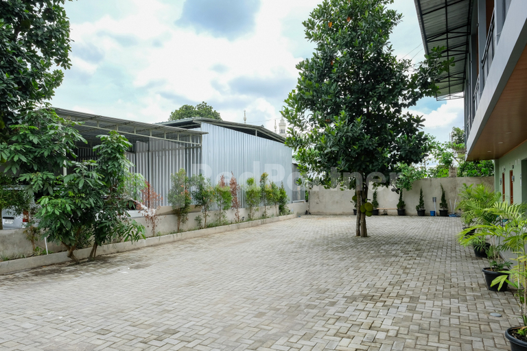 Exterior & Views 3, Kinara Homestay RedPartner near Sleman City Hall, Sleman
