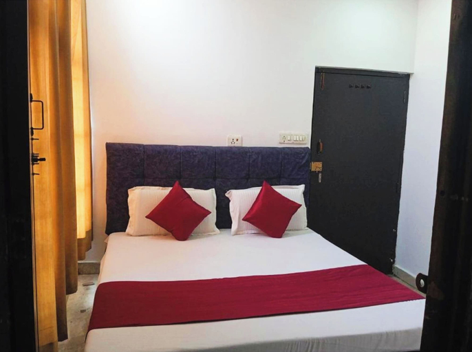 Room 2, Hotel M-E-T-R-O Regency Lucknow, Lucknow