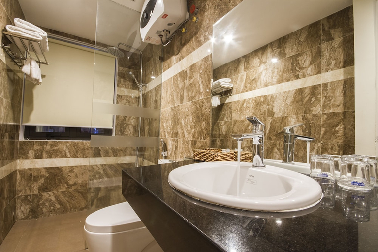 Bathroom 4, Sapphire Hotel, Da Nang