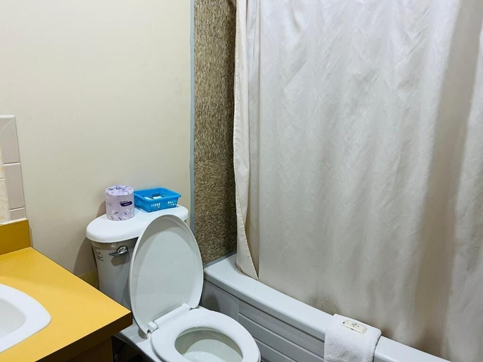 Bathroom 5, Sunset Inn, Niagara
