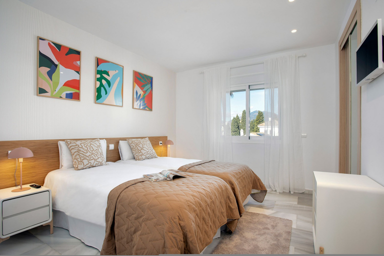 Others 2, Exclusive 2BD apartment with private terrace in Marbella. Royal Gardens, Málaga