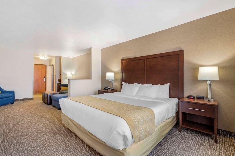 Bedroom 3, Comfort Inn & Suites Mitchell I-90, Davison