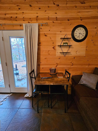Room 2, Honey Bear Haven Suite 5, Carroll