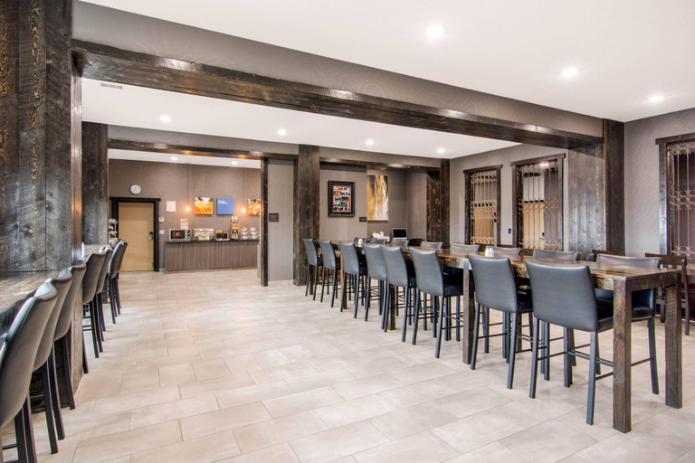 Food & Drinks, Comfort Inn & Suites, Division No. 16