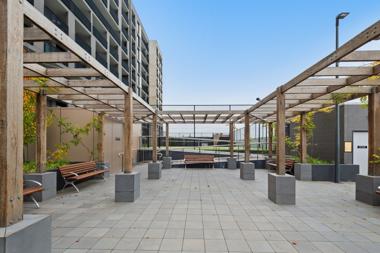 Exterior 2, Contemporary 2-bed Haven With Swimming Pool, Melbourne