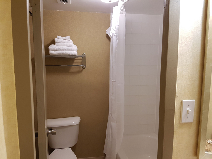 Bathroom 3, Best Western Plus Durham Hotel and Conference Centre, Durham