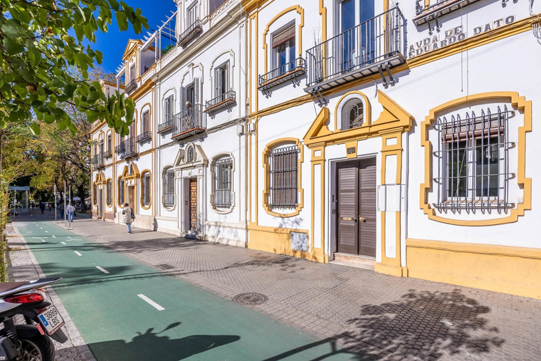 Room 5, Cheerful 6 Bedroom House in Seville With Terraces, Sevilla