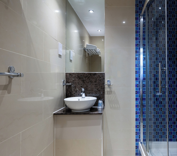 Bathroom 4, Sidney Hotel London Victoria, London