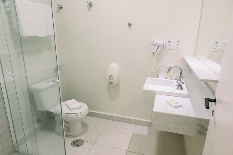 Bathroom 4, Guararema Parque Hotel, Guaratinguetá