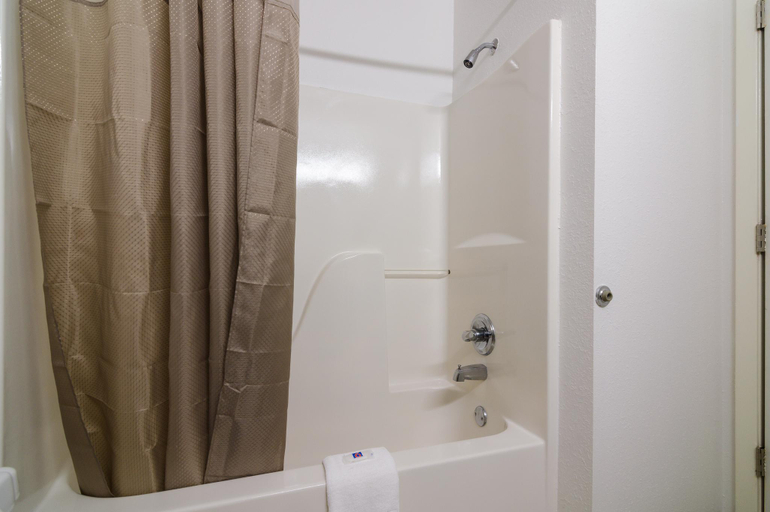 Bathroom 5, Motel 6 Waco, TX, McLennan