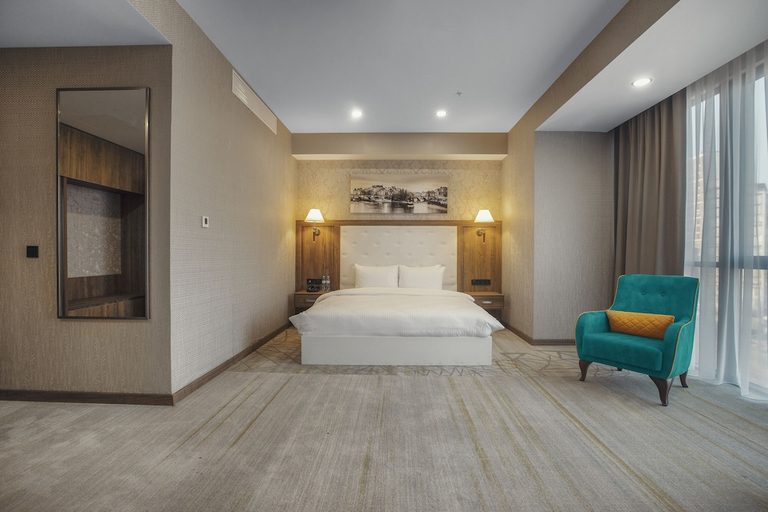 Bedroom 3, Royal Tulip Hotel and Casino Jewel, Tbilisi
