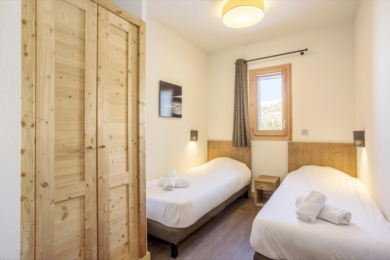 Room 3, Apartment in Les Menuires With Spa Access, Savoie