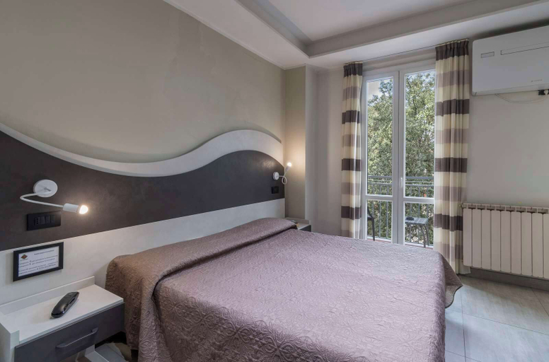 Bedroom 3, Hotel Roma, Massa Carrara