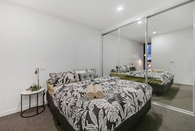 Interior 3, A Comfy 2BR Apt, 5-min Walk To Melbourne Central, Melbourne