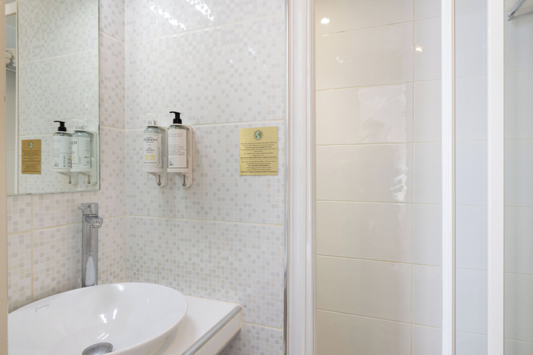 Bathroom 4, Villa des Ambassadeurs, Paris