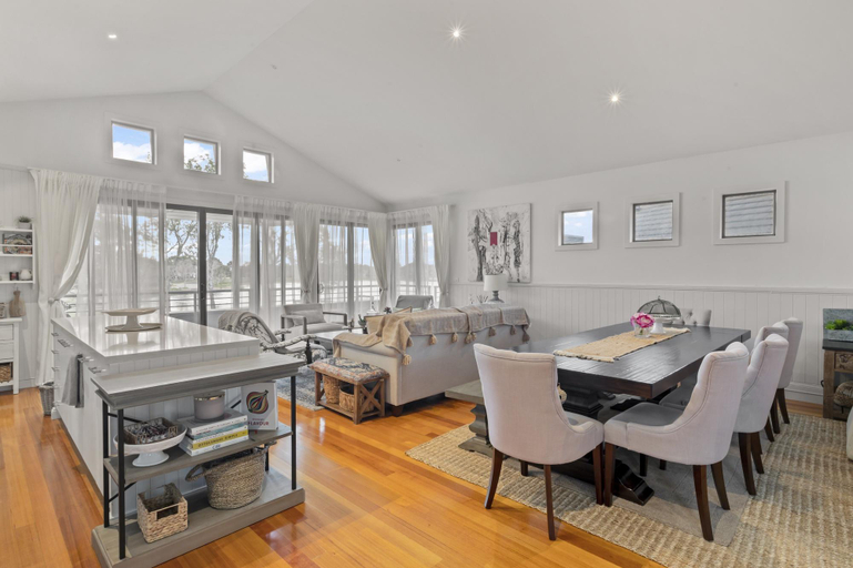 Food & Drinks, Lakeside 3-Bed Family Home with Amazing Views, Melbourne