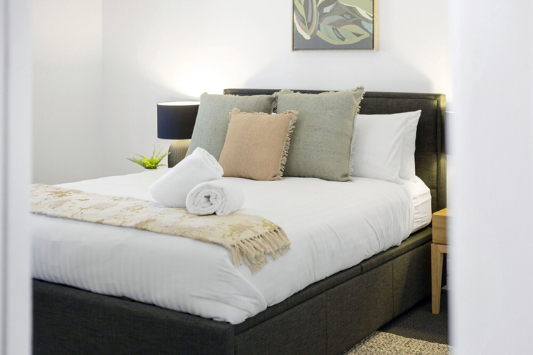 Room 3, Chic Semi-detached 2-bed Home With Outdoor Dining, Perth