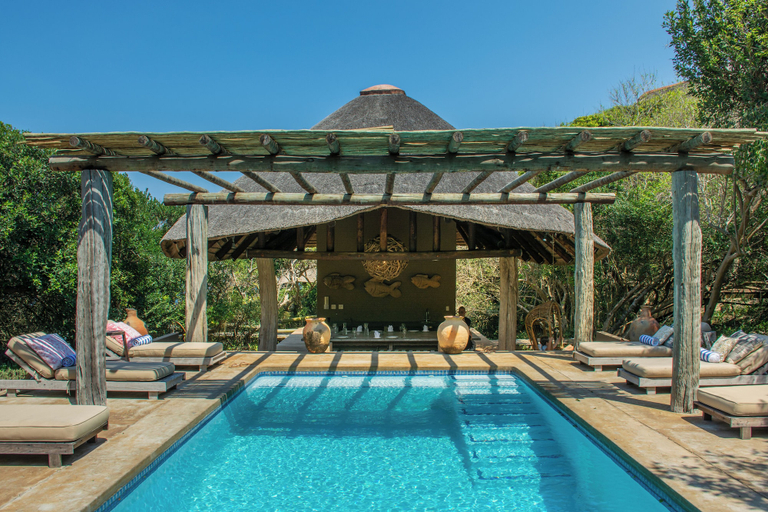 Outdoor pool, Monarch Beach Villa, Matutuíne