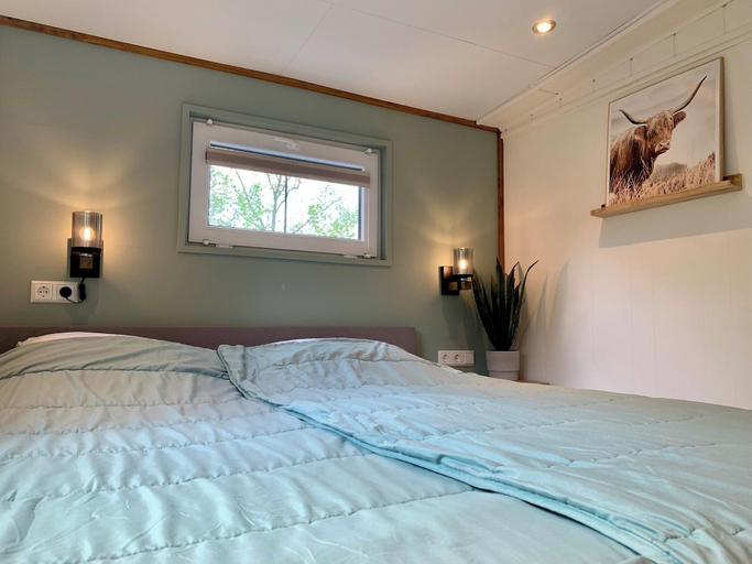 Room 4, Chalet in Sint Maartenszee Near Beach, Enschede
