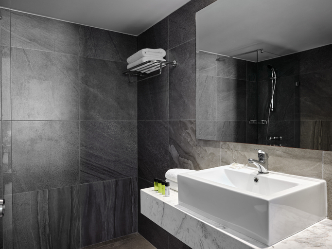 Bathroom 4, Atlantica Panthea
