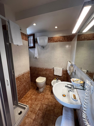 Bathroom 5, Casa Del Sole Accomodation, Vibo Valentia