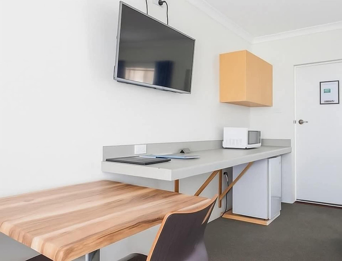 Others 4, Busselton Motel, Busselton