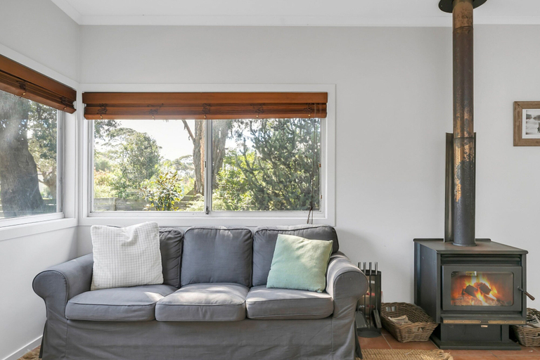 Living room 2, Cosy Getaway With Fireplace and Spacious Backyard, Eurobodalla