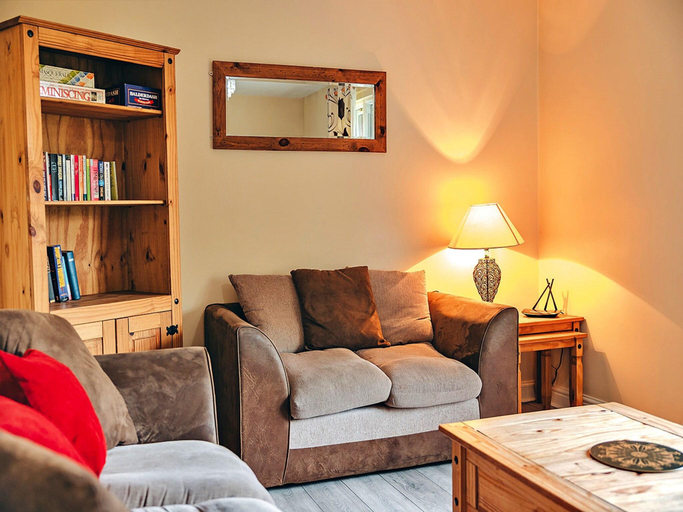 5, Cottage in Netley Hall with Scenic Trails, Shropshire