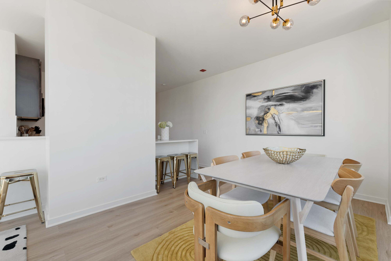 Room 5, West Loop Grand Penthouse 3BR Best Views, Cook
