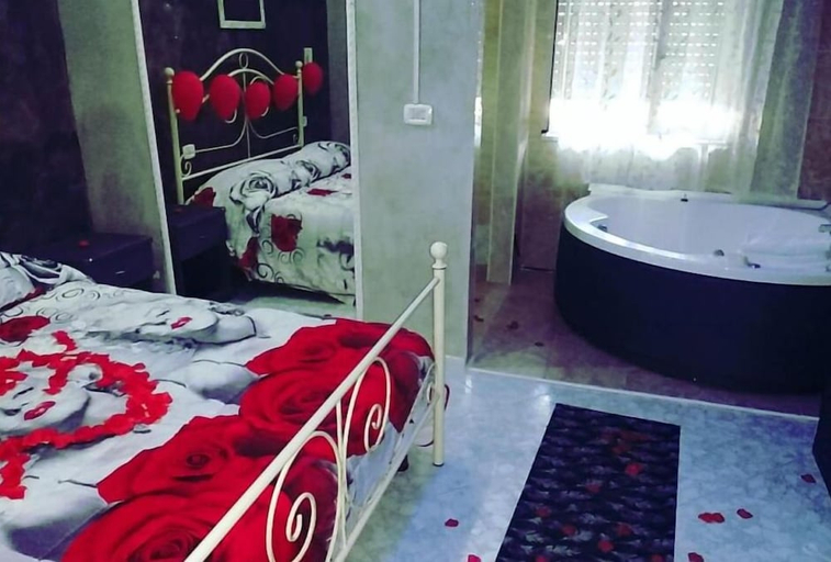 Bathroom 4, Hotel Napoleon, Napoli