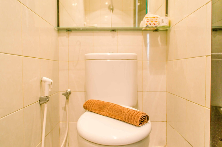 Bathroom 2, Simple and Cozy Living Studio Room at Poris 88 Apartment, Tangerang