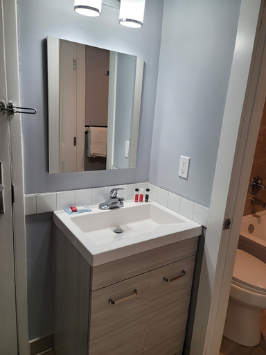 Bathroom 3, Super 8 North Red Deer, Division No. 8