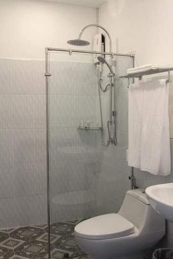 Bathroom, ESC Park Hotel, Khlong Luang