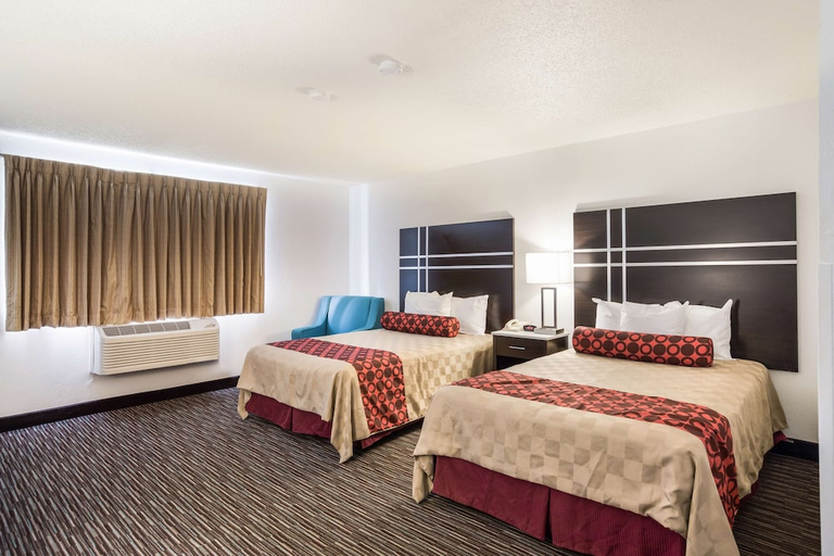 Bedroom 3, Americas Best Value Inn Charlotte, MI, Eaton