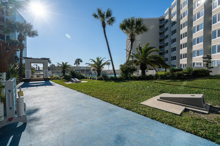 Room 5, Top of the Gulf 320 Beachfront Free Beach Chairs, Bay