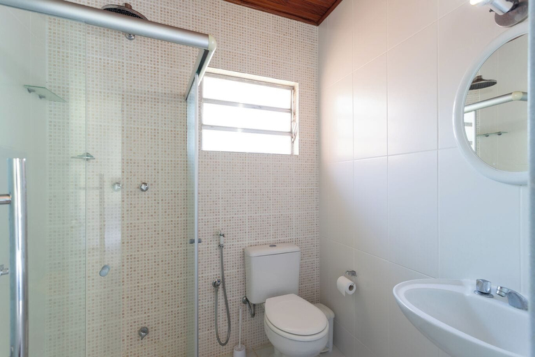 Room 5, S tio Piscina Churrasqueira e Lareira Vassouras, Vassouras