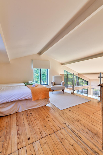 Bedroom 2, QUAI 3 loft moderne et lumineux les pieds dans l'eau, Charente