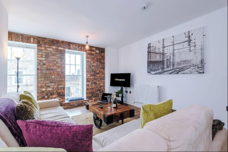 Living area 3, Flat 17 The Old Post Office, Cheshire West and Chester