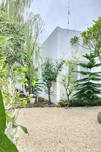 Garden 3, Floraison Living Villa Yogyakarta, Sleman