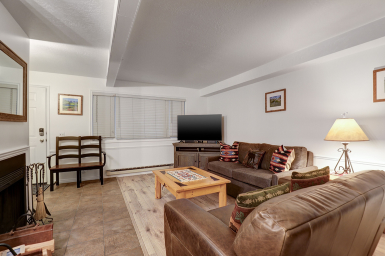 Living area 2, Suncreek A-7 2 Bedroom Condo by RedAwning, Summit