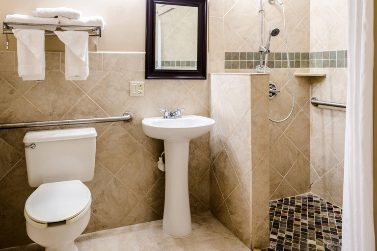 Bathroom 4, Quality Inn Moss Point - Pascagoula, Jackson