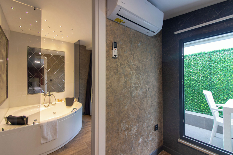 Bathroom 3, Nomad Hub Istanbul Suit, Kartal