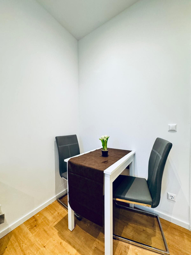 Room 5, Cozy 4BR Apartment Near Kaufpark, Wien
