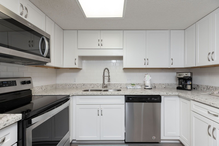 Private kitchen 2, Phoenix Vi 6601 3 Bedroom Condo, Baldwin