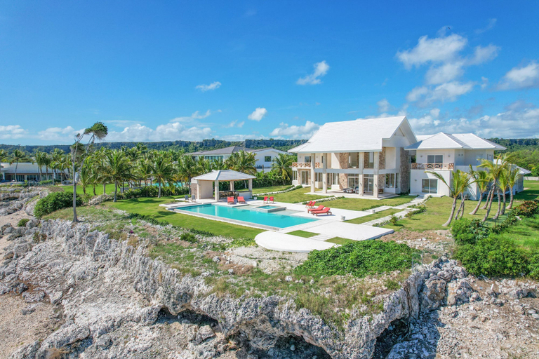 Room 4, Stunning 6BR Villa With Ocean View in Cap Cana, San Rafael del Yuma