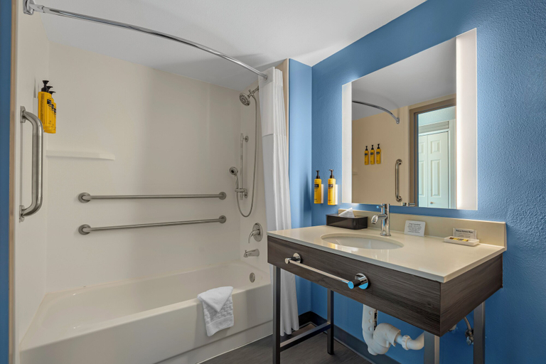 Bathroom 4, Best Western Plus Downtown Tacoma, Pierce